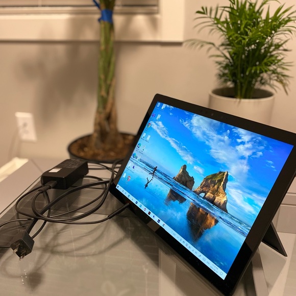 Microsoft Surface Pro - Picture 6 of 9